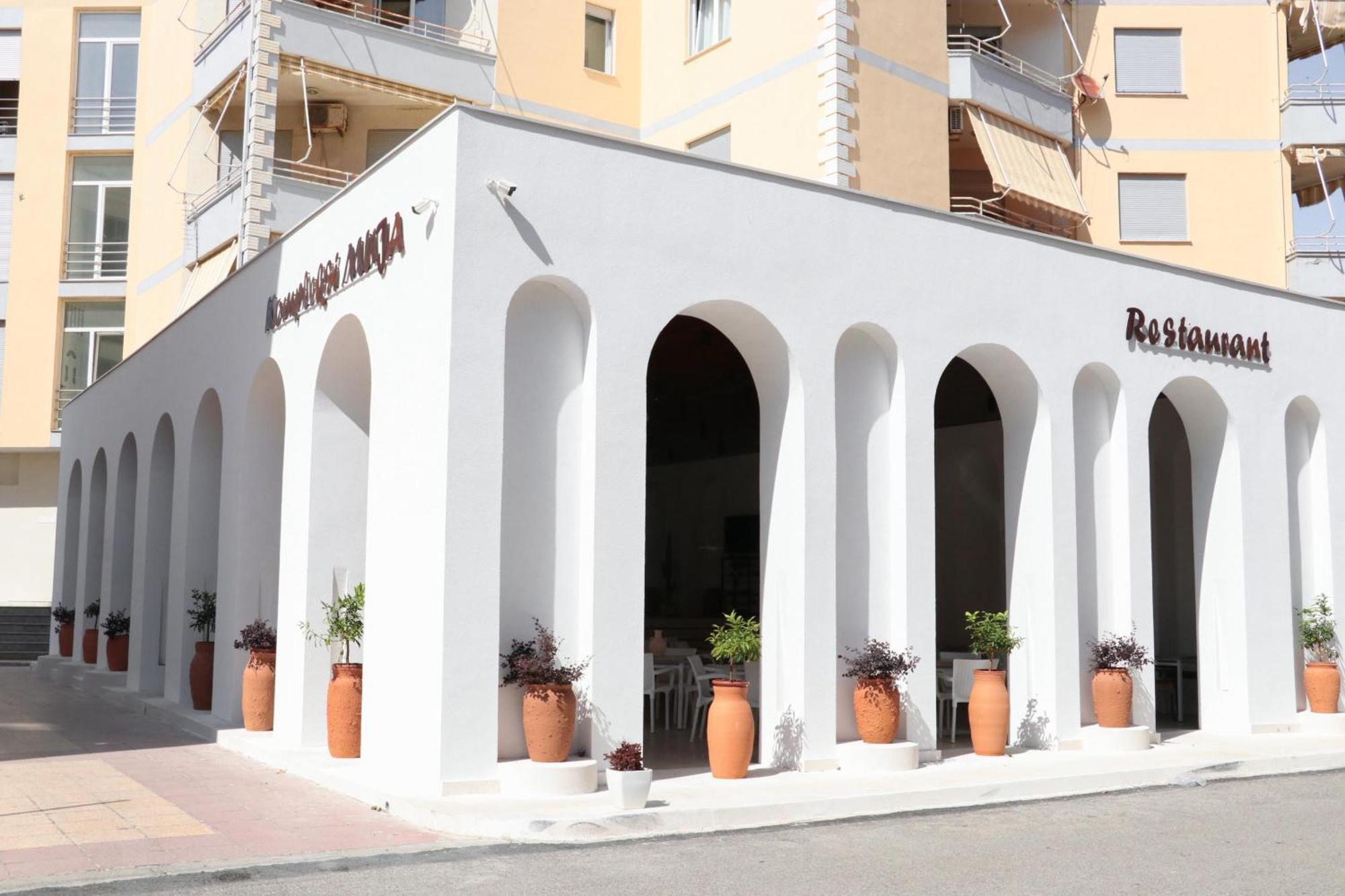 Hotel Kompleksi Muja 4*